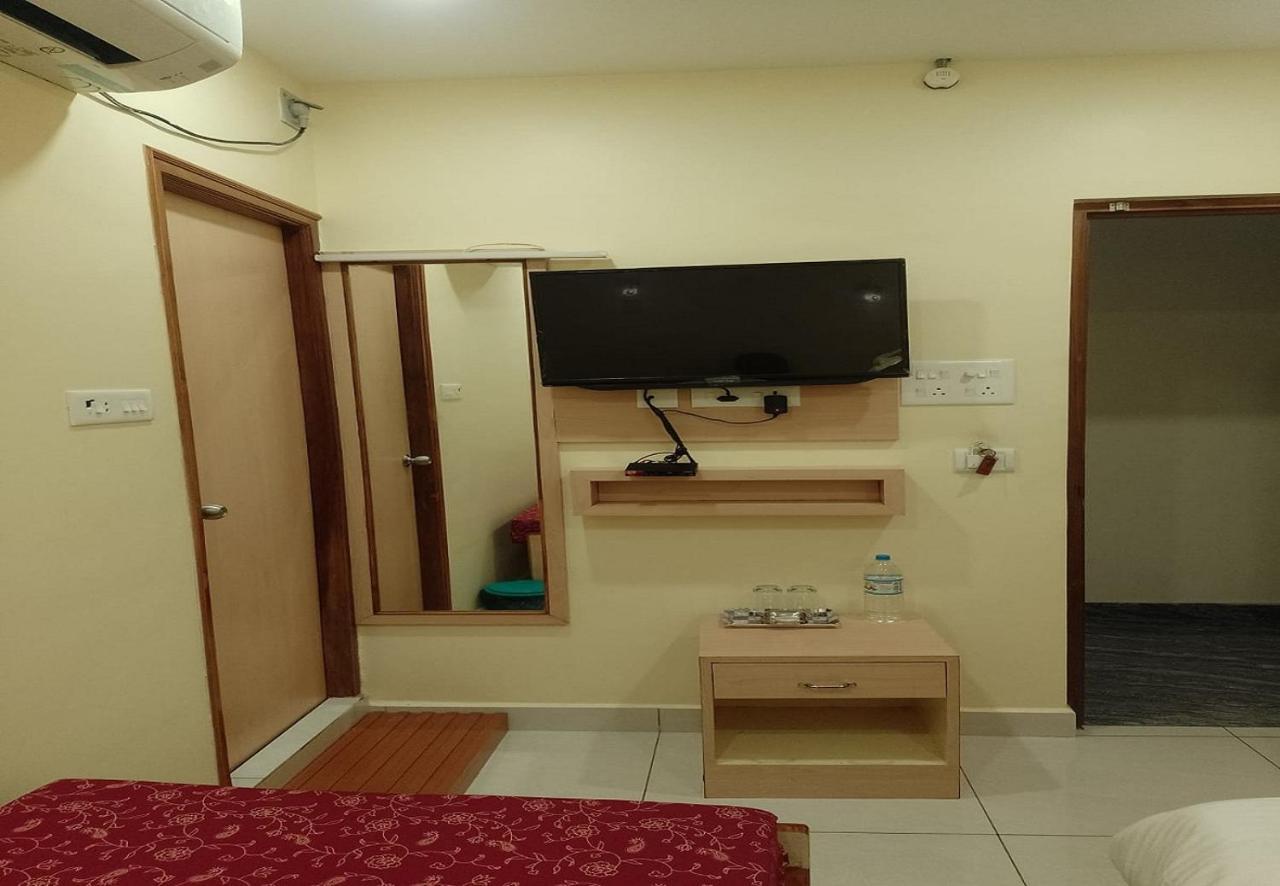 Nadanam Inn Pondicherry Bagian luar foto