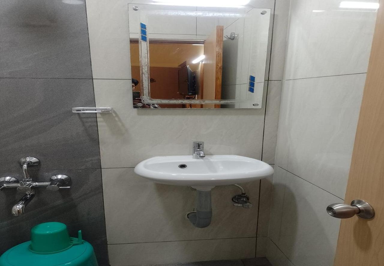 Nadanam Inn Pondicherry Bagian luar foto